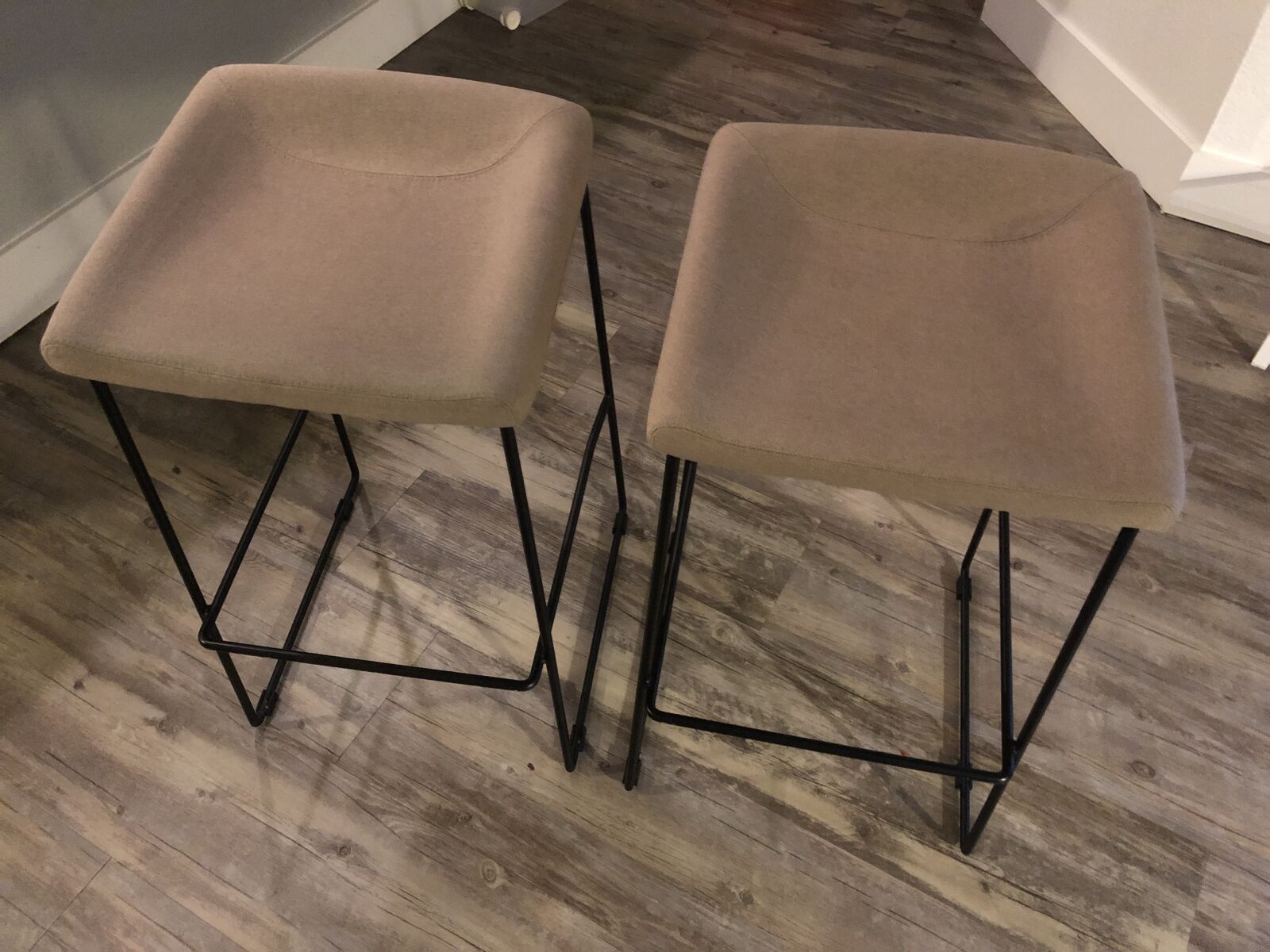 iPhone X back dual camera 4mm f/1.8 sample photo. Chairs, stool, barstool photography