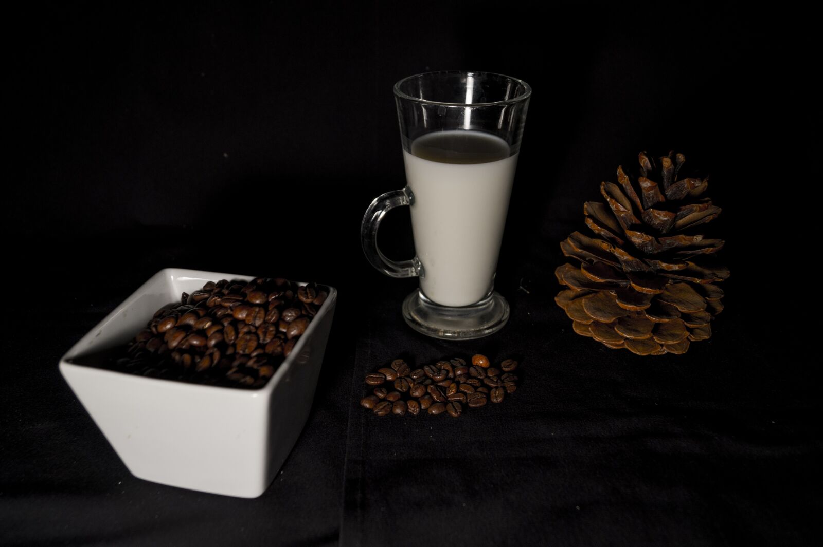 Sony DT 18-55mm F3.5-5.6 SAM II sample photo. White, milk, coffee photography