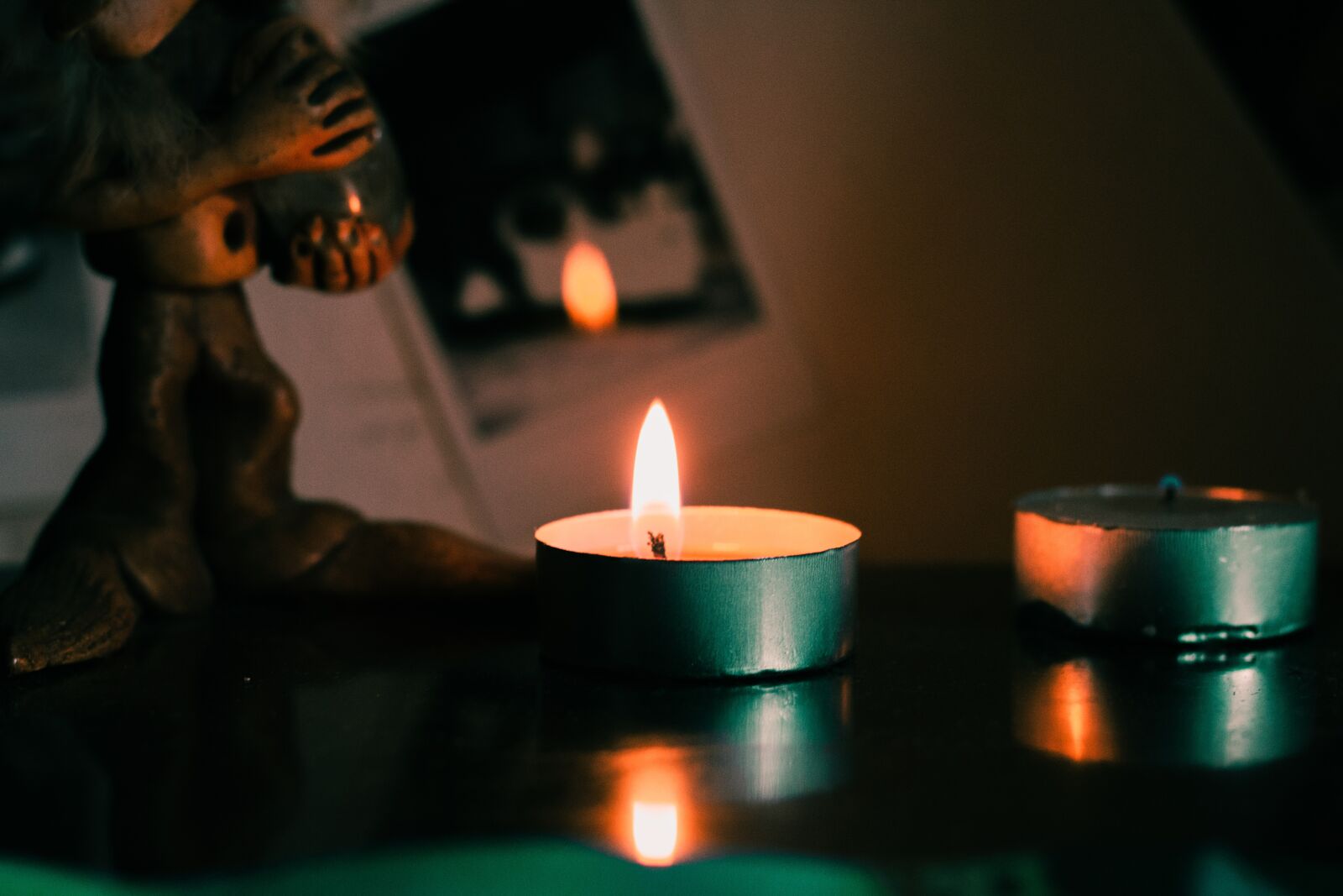 Canon EOS 1200D (EOS Rebel T5 / EOS Kiss X70 / EOS Hi) + Canon EF 50mm F1.8 II sample photo. Candle, fire, calls photography
