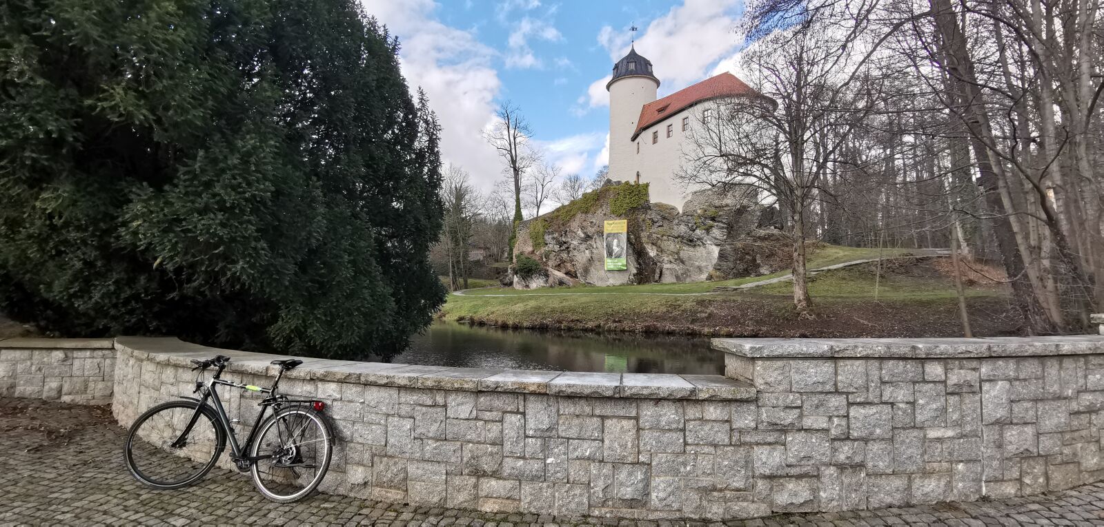 HUAWEI Mate 20 Pro sample photo. Castle, bike, architecture photography