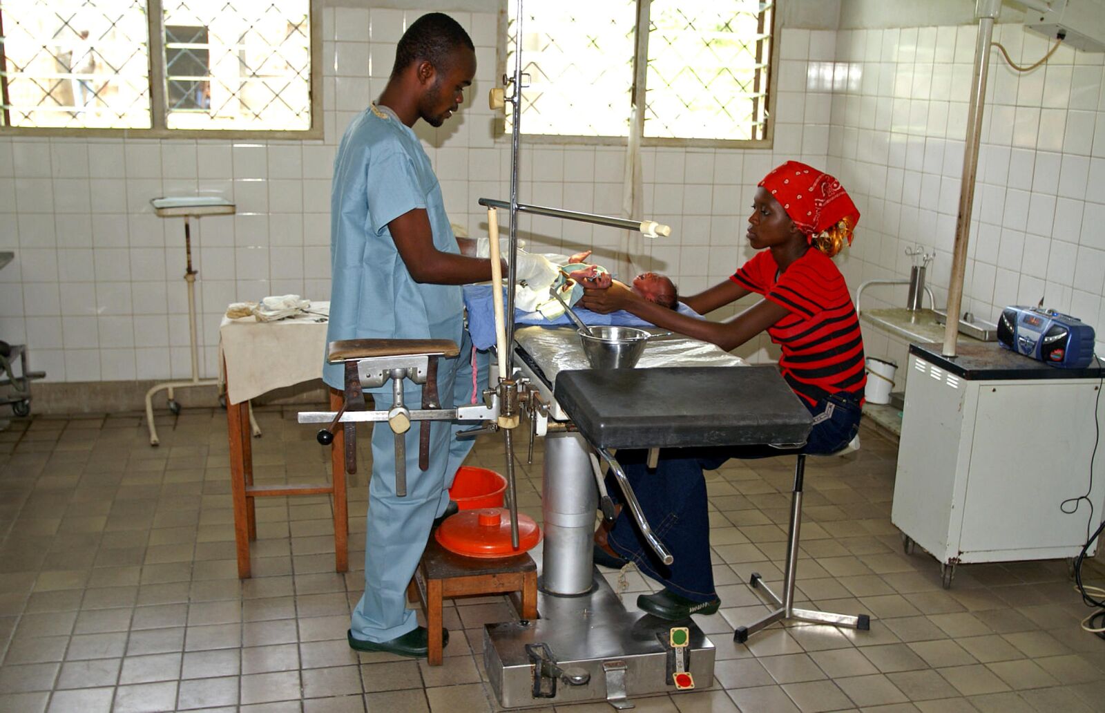 KONICA MINOLTA MAXXUM 7D sample photo. Doctor, surgical intervention, technique photography