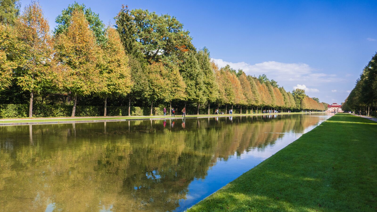 Panasonic DMC-TZ101 sample photo. Schlossgarten, autumn colours, water photography
