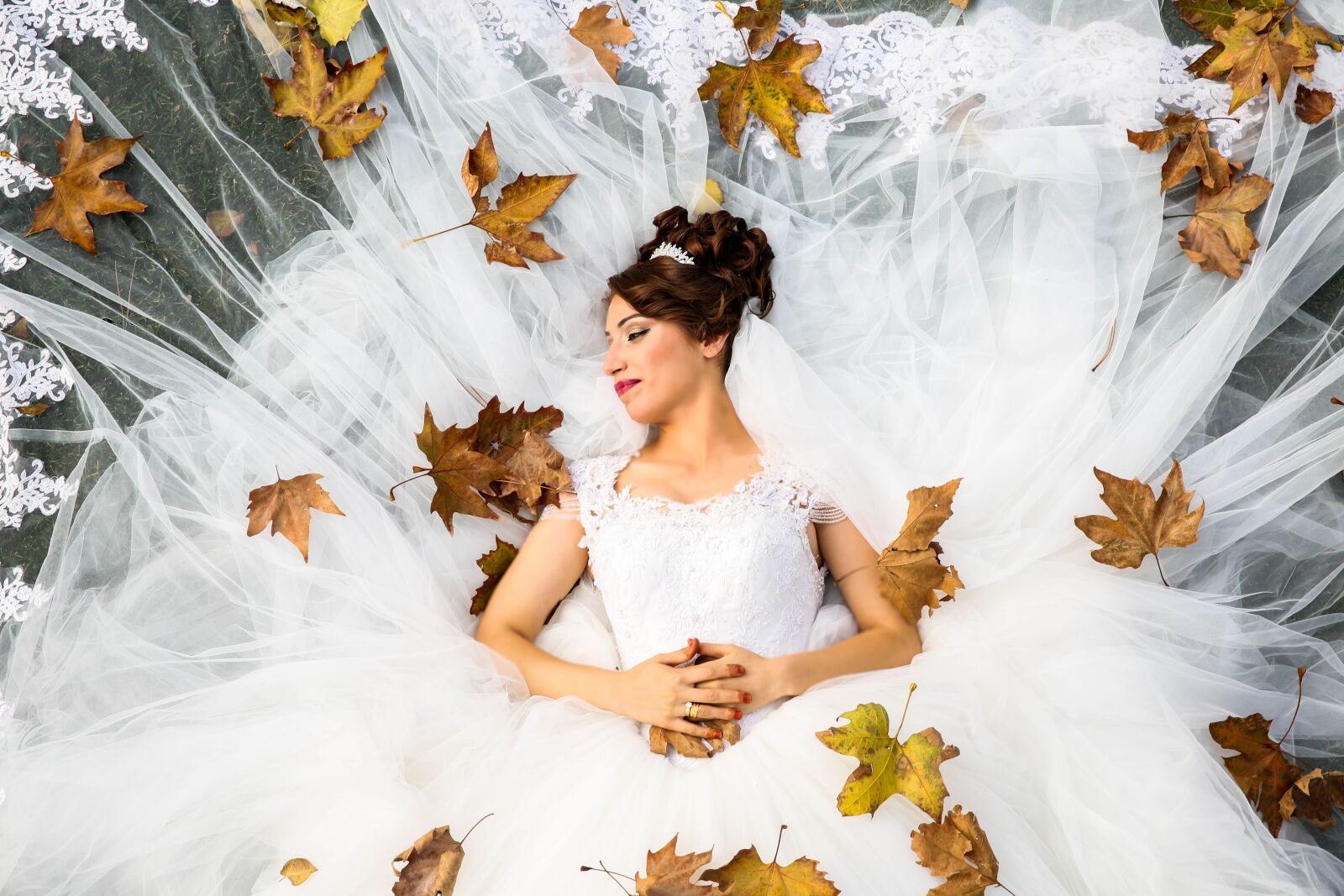 Canon EF 24-70mm F2.8L II USM sample photo. Bride, wedding, white photography