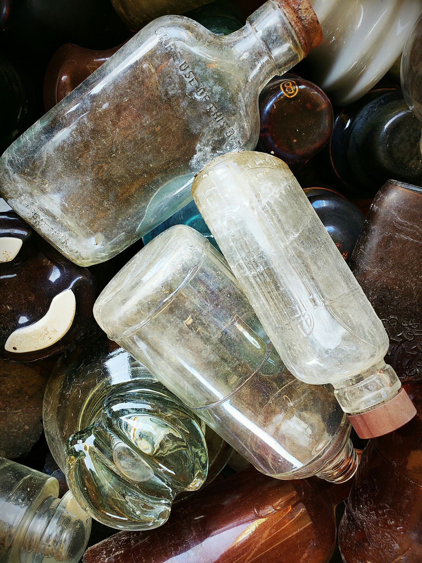Samsung Galaxy Note9 sample photo. Glass, bottles, vintage photography