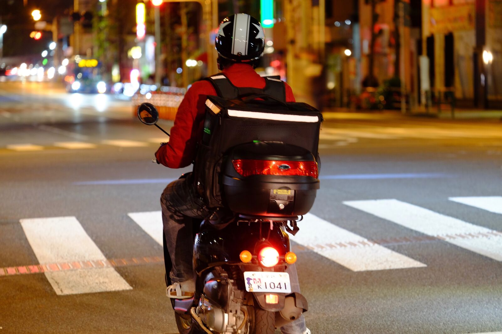 Fujifilm X-T10 sample photo. Delivery, night, motorcycle photography