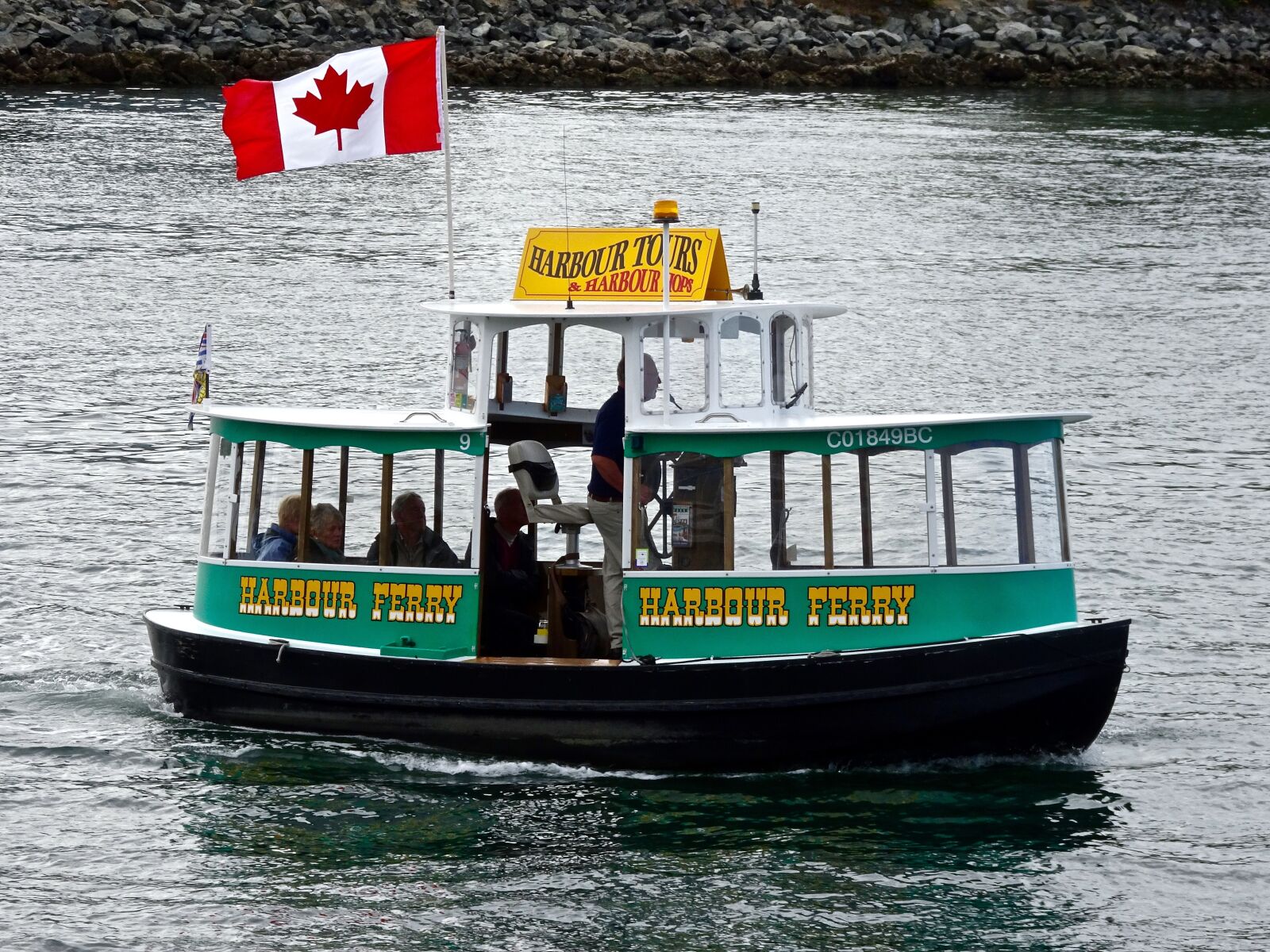 Sony Cyber-shot DSC-HX90V sample photo. Water taxi, boat, passengers photography