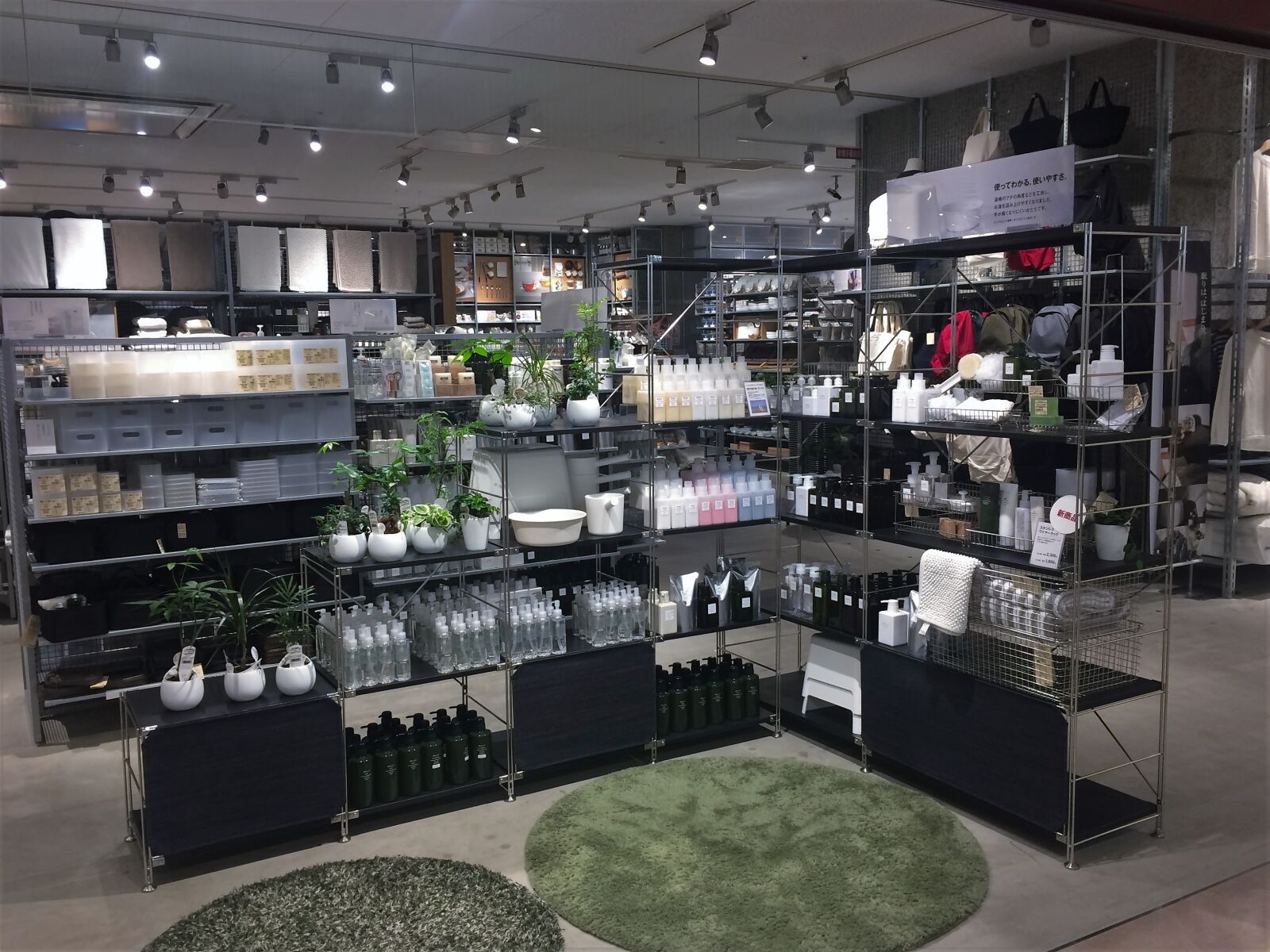 iPhone 5s back camera 4.15mm f/2.2 sample photo. Mujirushi ryohin, display, shampoo photography