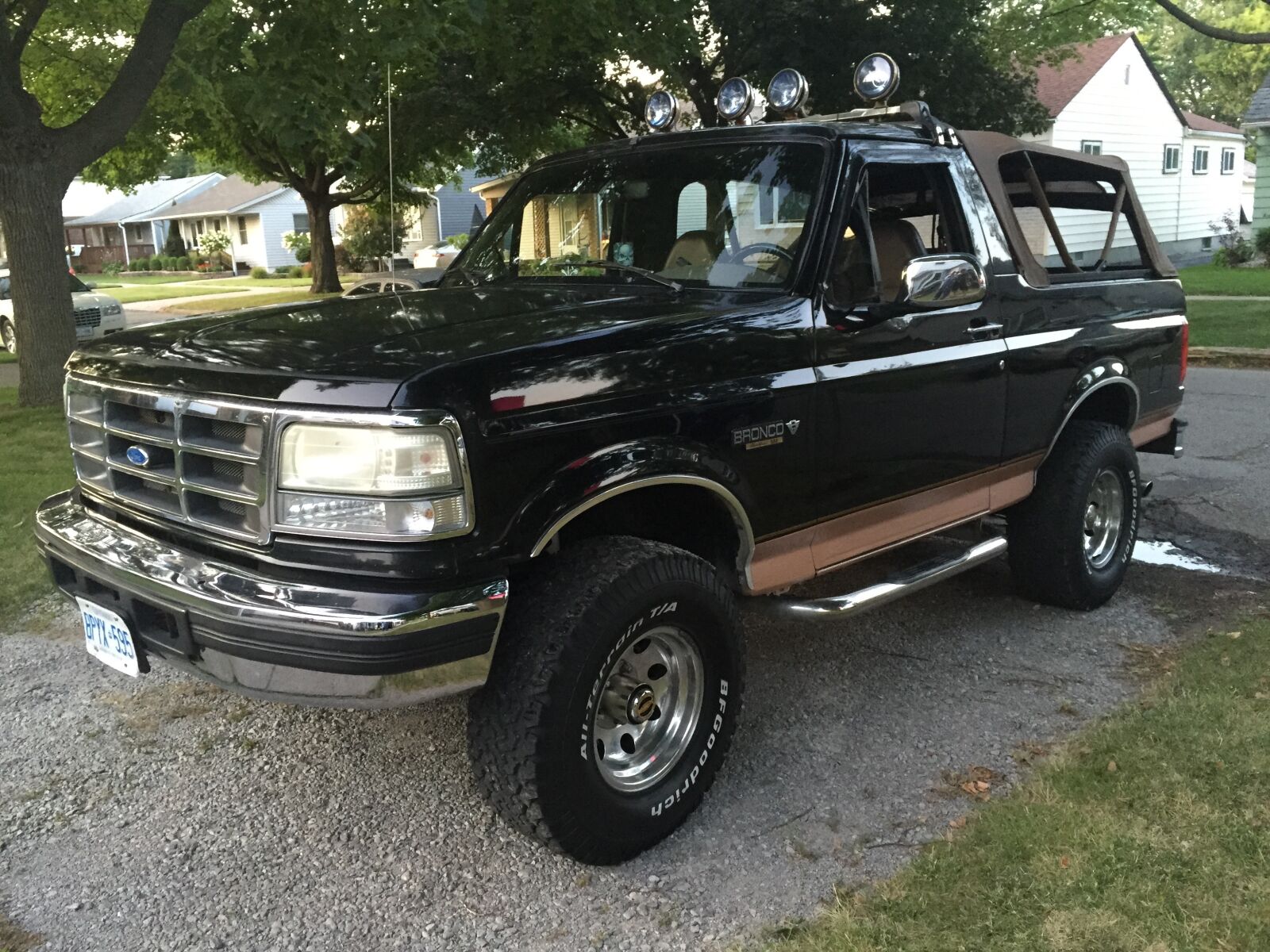 iPhone 6 Plus back camera 4.15mm f/2.2 sample photo. Ford, bronco, 4x4 photography