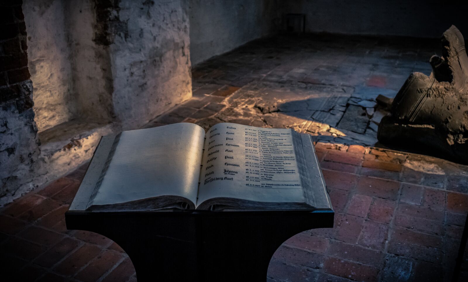 Sony a7 II + Sony FE 28-70mm F3.5-5.6 OSS sample photo. Church, chapel, interior photography