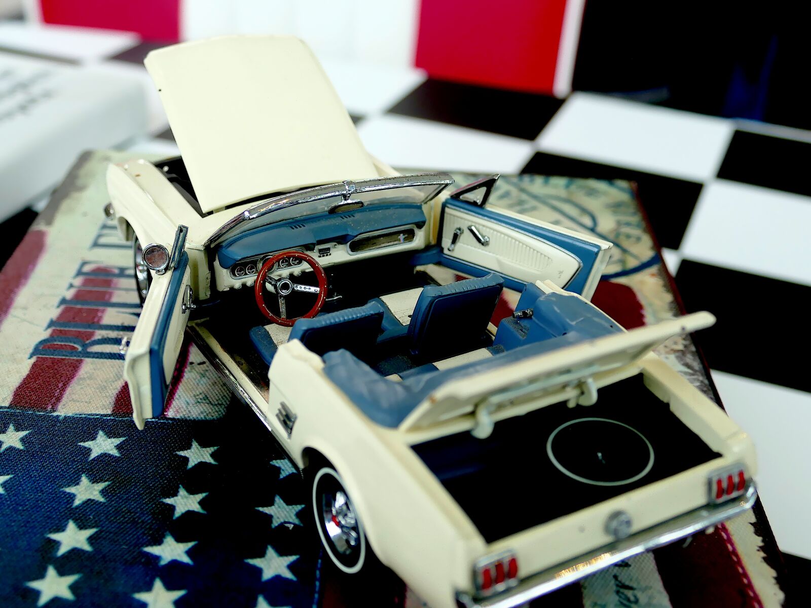 Panasonic Lumix DMC-FZ1000 sample photo. Model car, metal car photography