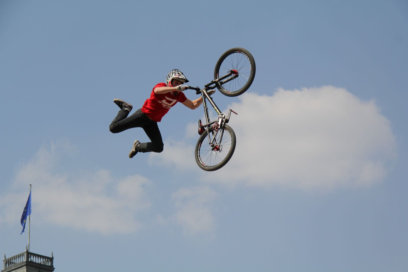 Canon EF-S 17-85mm F4-5.6 IS USM sample photo. Bike, sport, mountainbiker photography