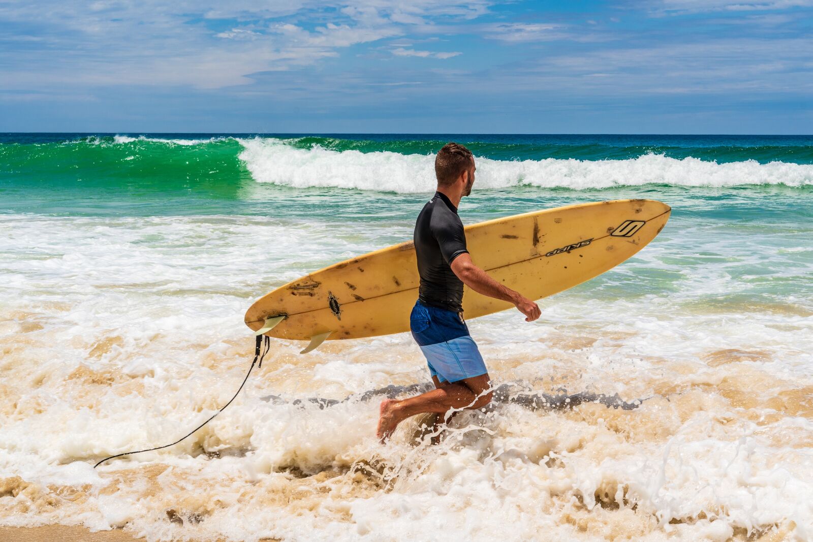 Sony a7R III sample photo. Surfer, surfing, sea photography