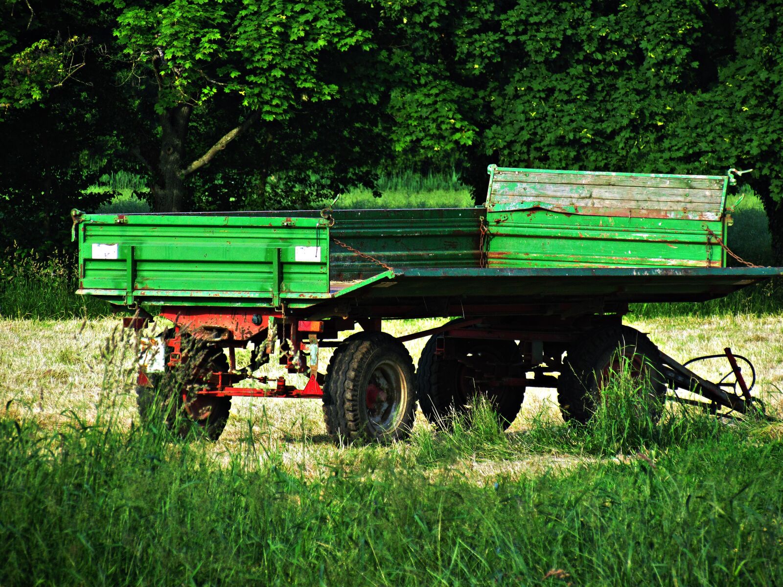 Canon PowerShot SX30 IS sample photo. Tractor, trailer, field photography
