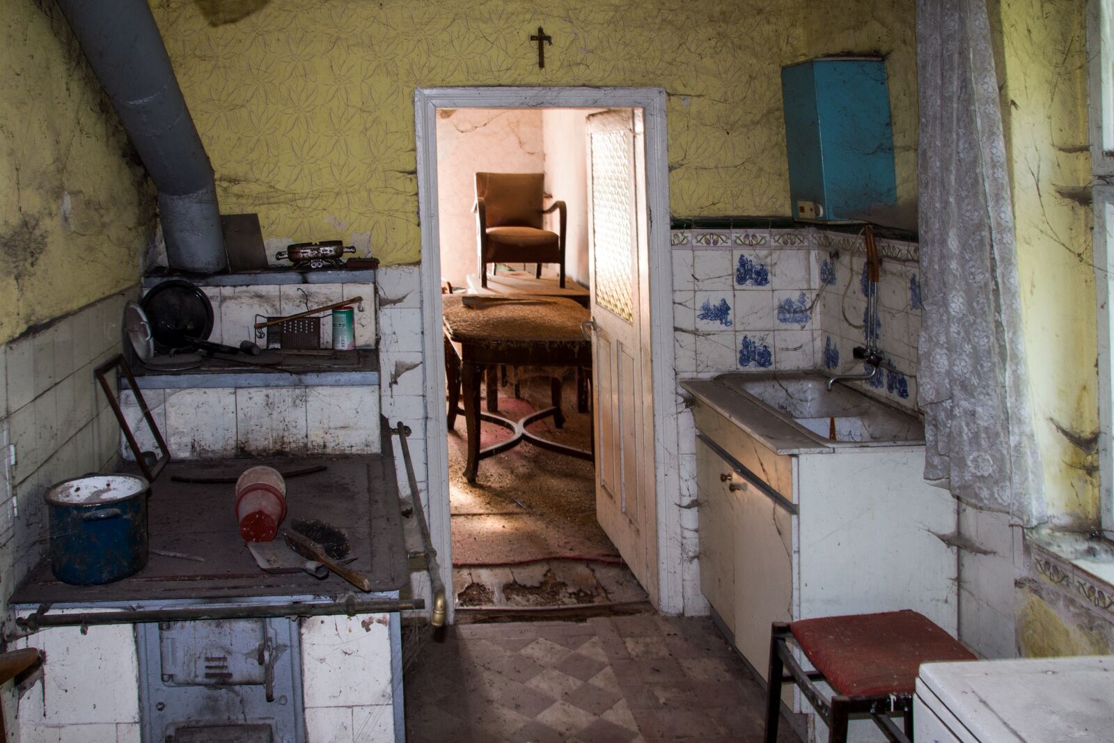 Canon EOS 70D sample photo. Old house, kitchen, abandoned photography