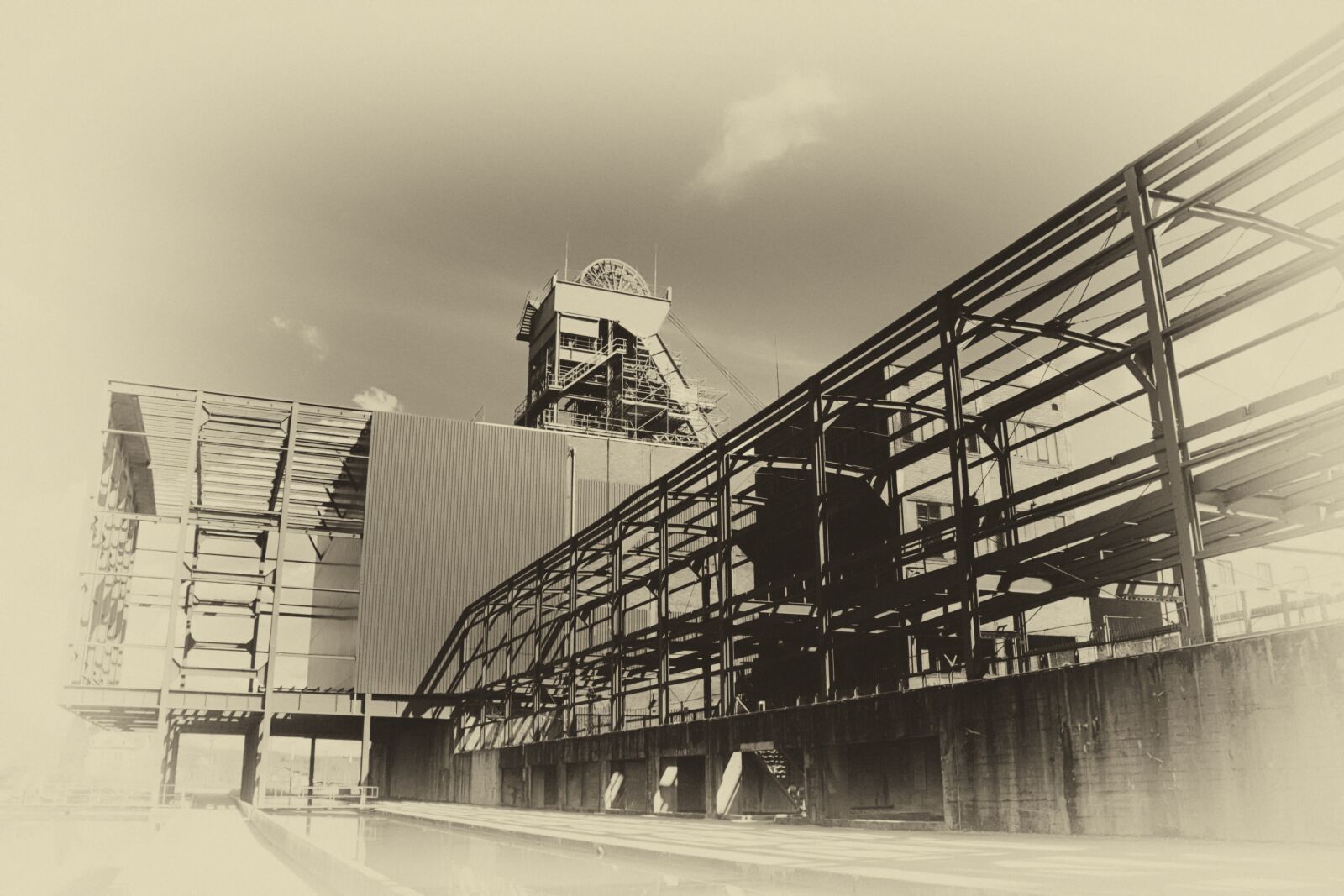 Canon EOS 700D (EOS Rebel T5i / EOS Kiss X7i) sample photo. Industry, old, coal mine photography