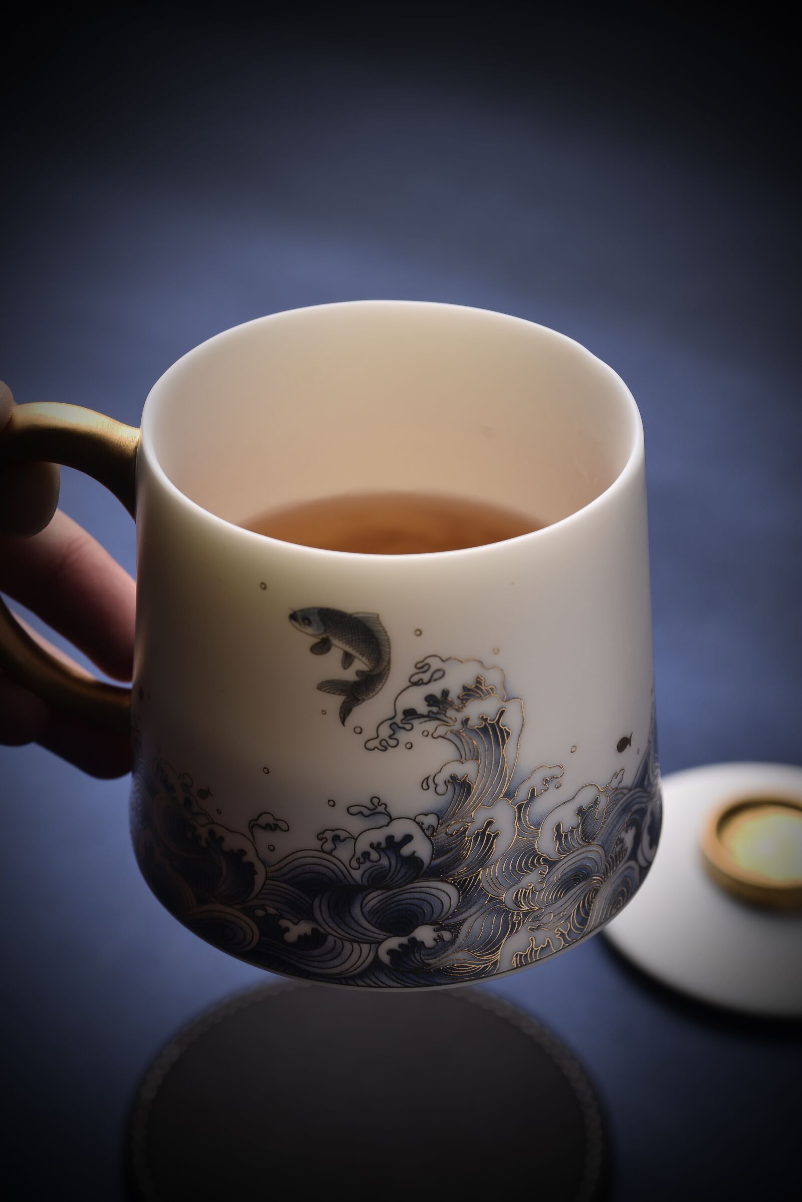 Nikon D810 sample photo. Chinese, porcelain, gold cup photography