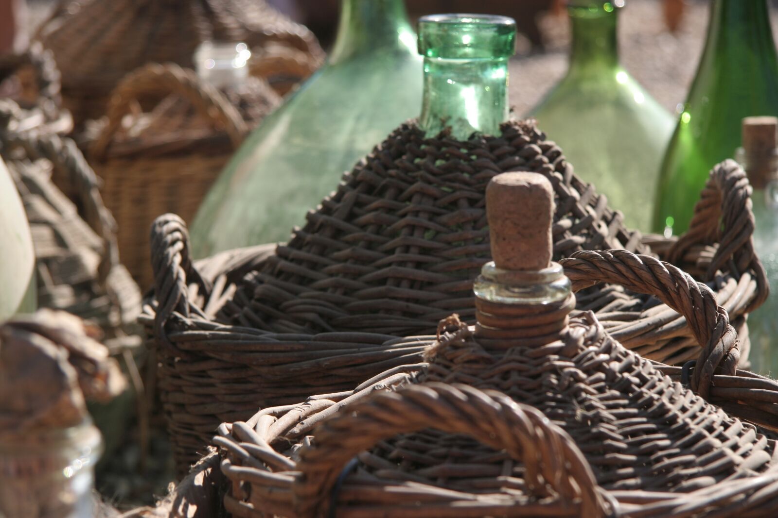 Canon EOS 350D (EOS Digital Rebel XT / EOS Kiss Digital N) sample photo. Wine, antique, bottle photography