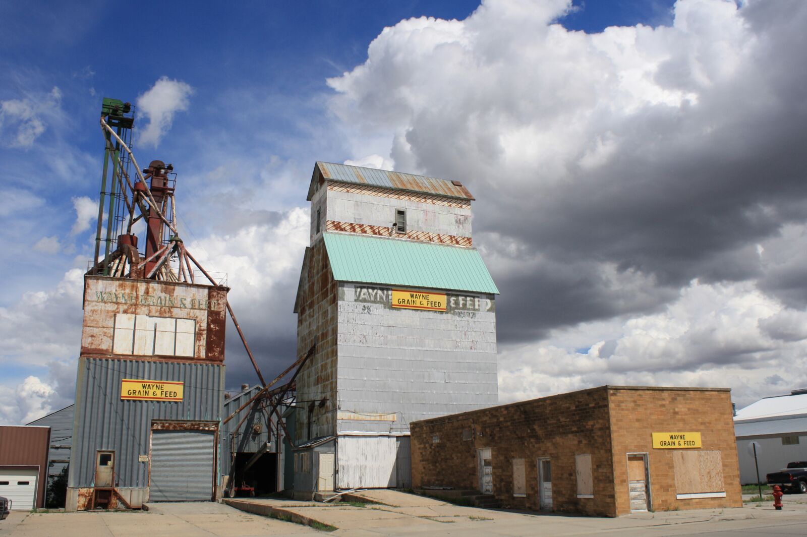 Canon EOS 1000D (EOS Digital Rebel XS / EOS Kiss F) sample photo. Wayne, nebraska, rural photography
