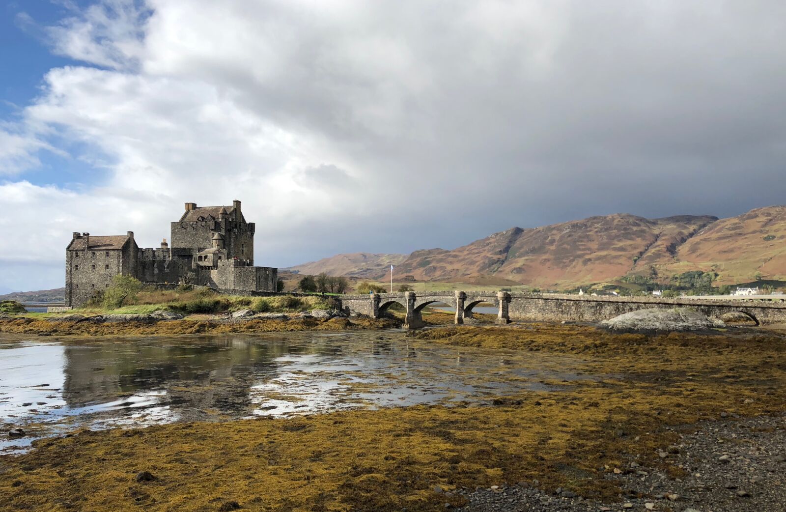 iPhone X back dual camera 4mm f/1.8 sample photo. Castle, scotland, landmark photography