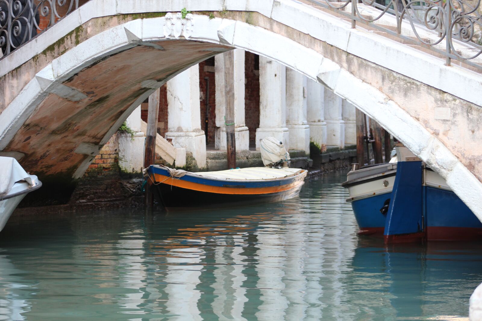 Canon EOS 600D (Rebel EOS T3i / EOS Kiss X5) sample photo. Barge, bridge, canal photography