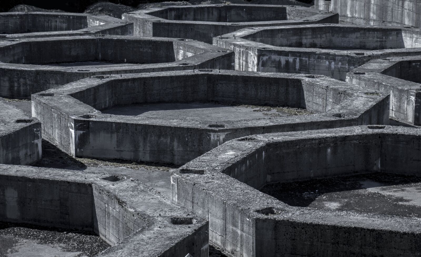 Sony E 16-50mm F3.5-5.6 PZ OSS sample photo. Concrete, the basics, the photography