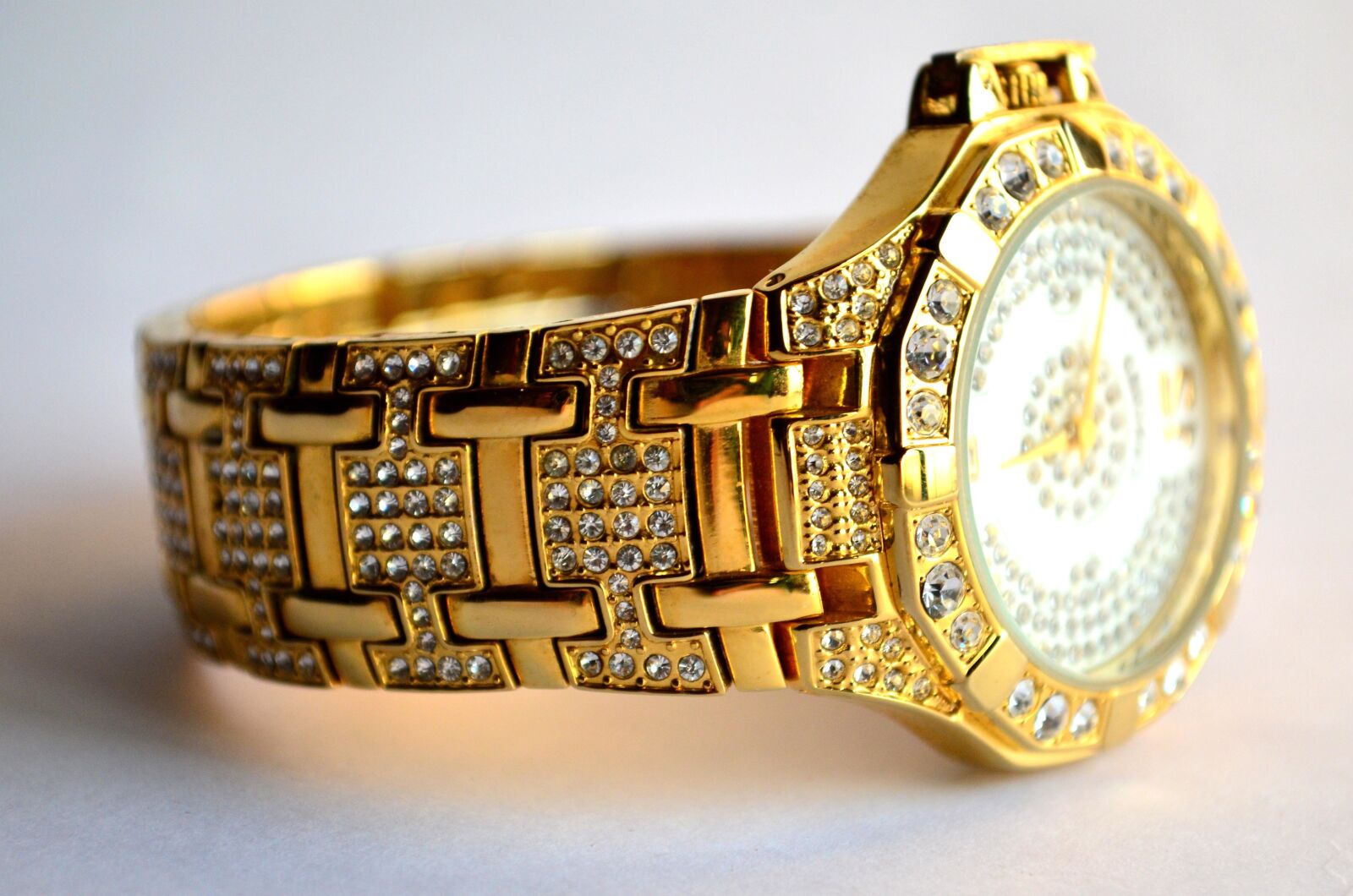 Nikon D5100 sample photo. Wristwatch, jewelry, gold, luxury photography