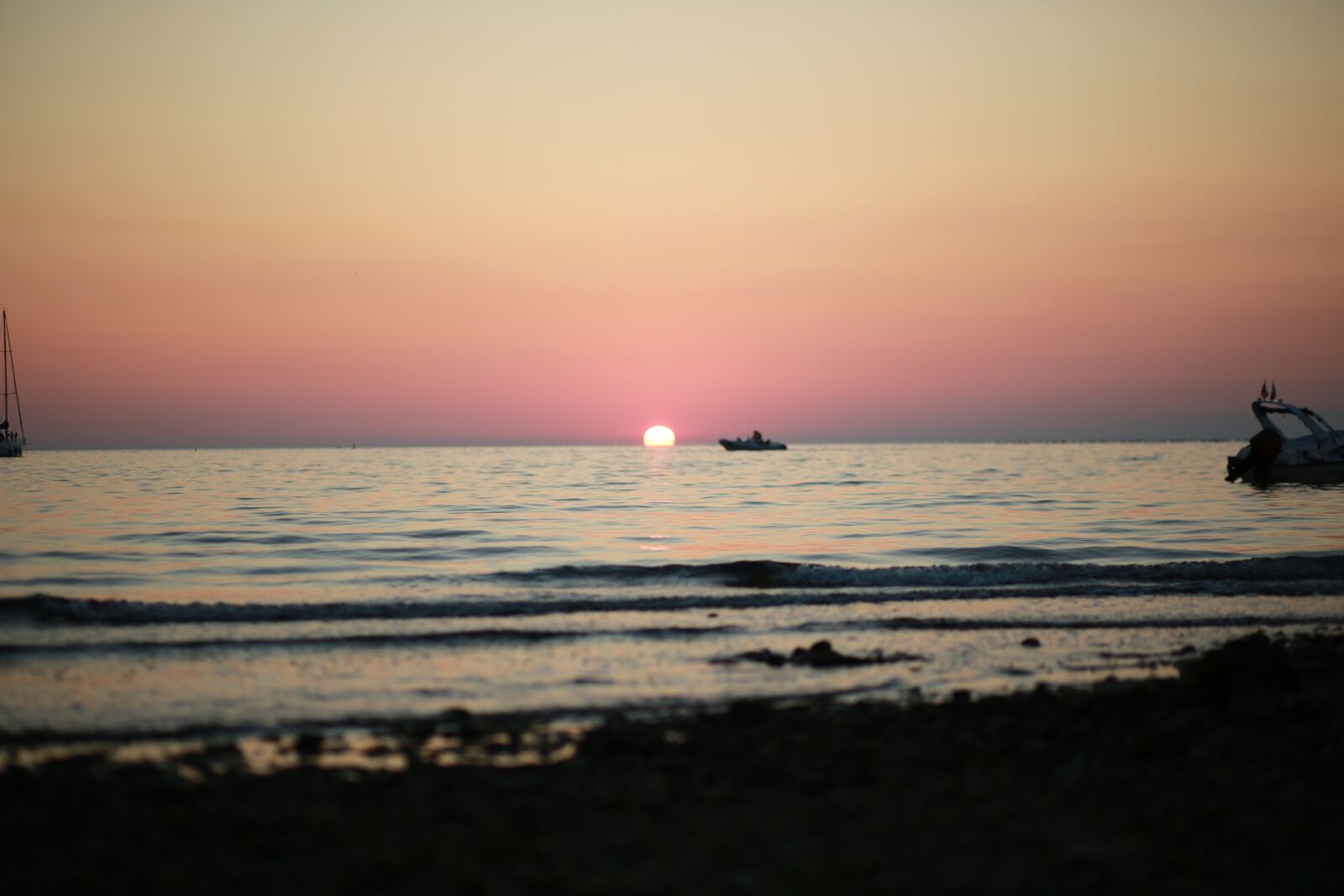 Canon EF 85mm F1.8 USM sample photo. Sunset, sun, descending photography