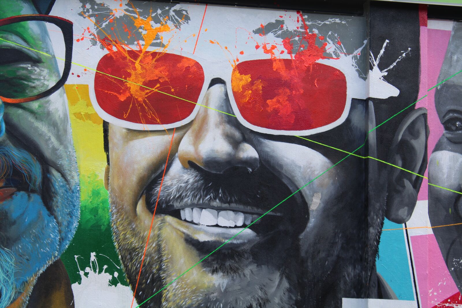 Canon EOS 1200D (EOS Rebel T5 / EOS Kiss X70 / EOS Hi) sample photo. Murals, lecco, happy photography