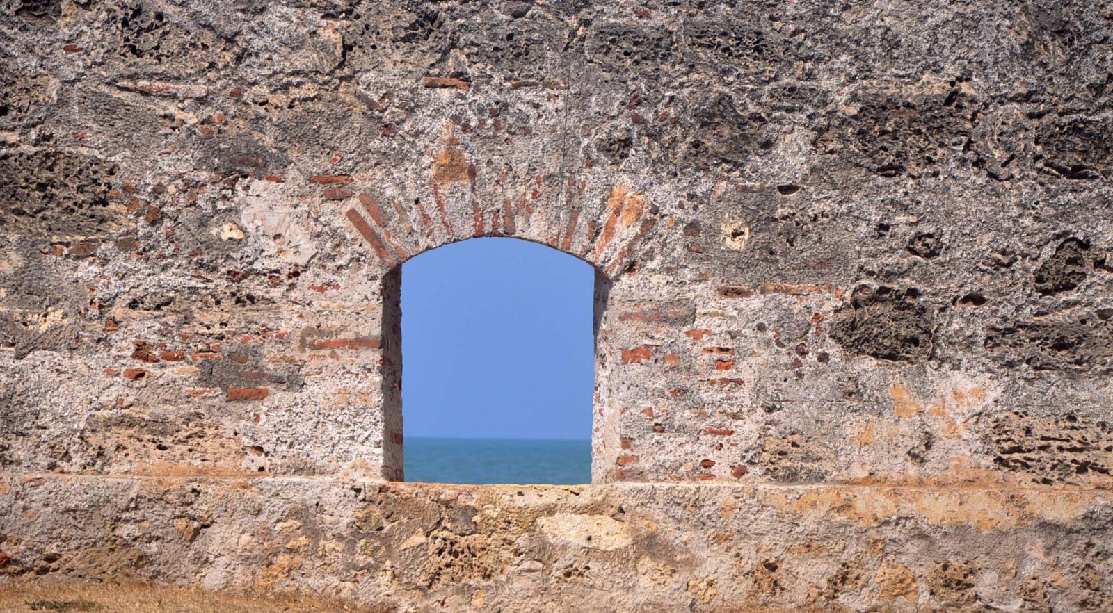 Nikon D90 sample photo. Window, sky, wall photography