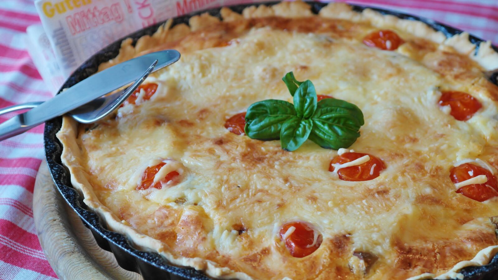 Samsung NX20 sample photo. Quiche, bacon, onion photography