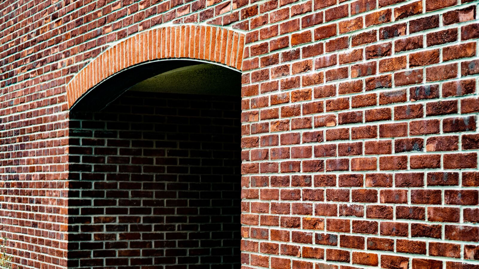 Sony a6000 + Sony E PZ 18-105mm F4 G OSS sample photo. Lake dusia, tunnel, brick photography