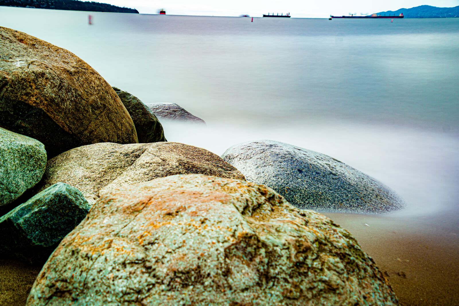 Tamron 18-400mm F3.5-6.3 Di II VC HLD sample photo. Colorful rocks, beach rocks photography