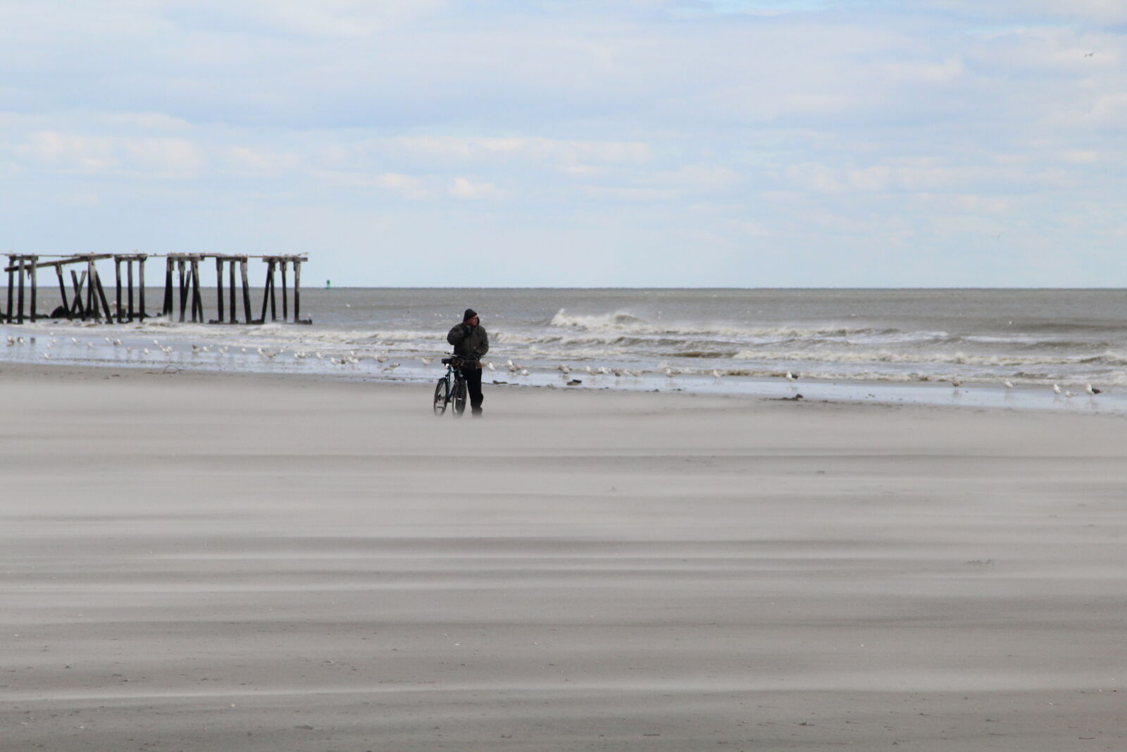 Canon EOS 1200D (EOS Rebel T5 / EOS Kiss X70 / EOS Hi) sample photo. Beach, bike, man, sand photography