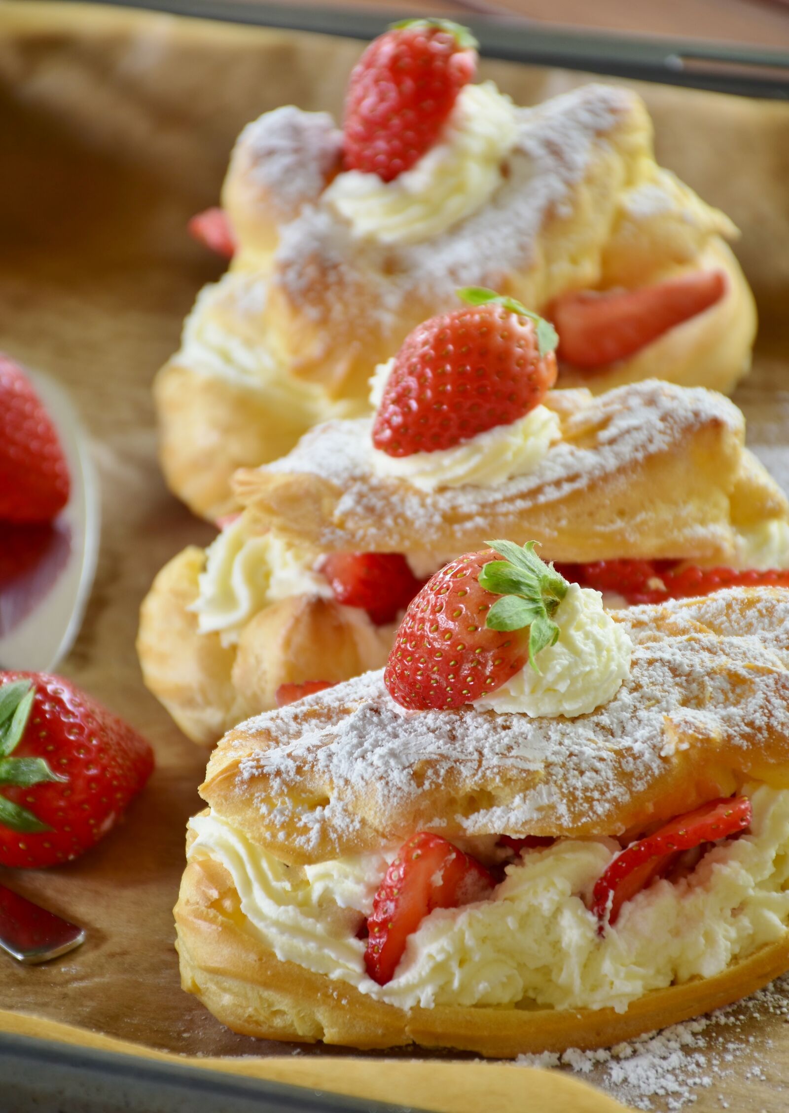 Nikon D7200 sample photo. Eclair, strawberry cake, strawberries photography