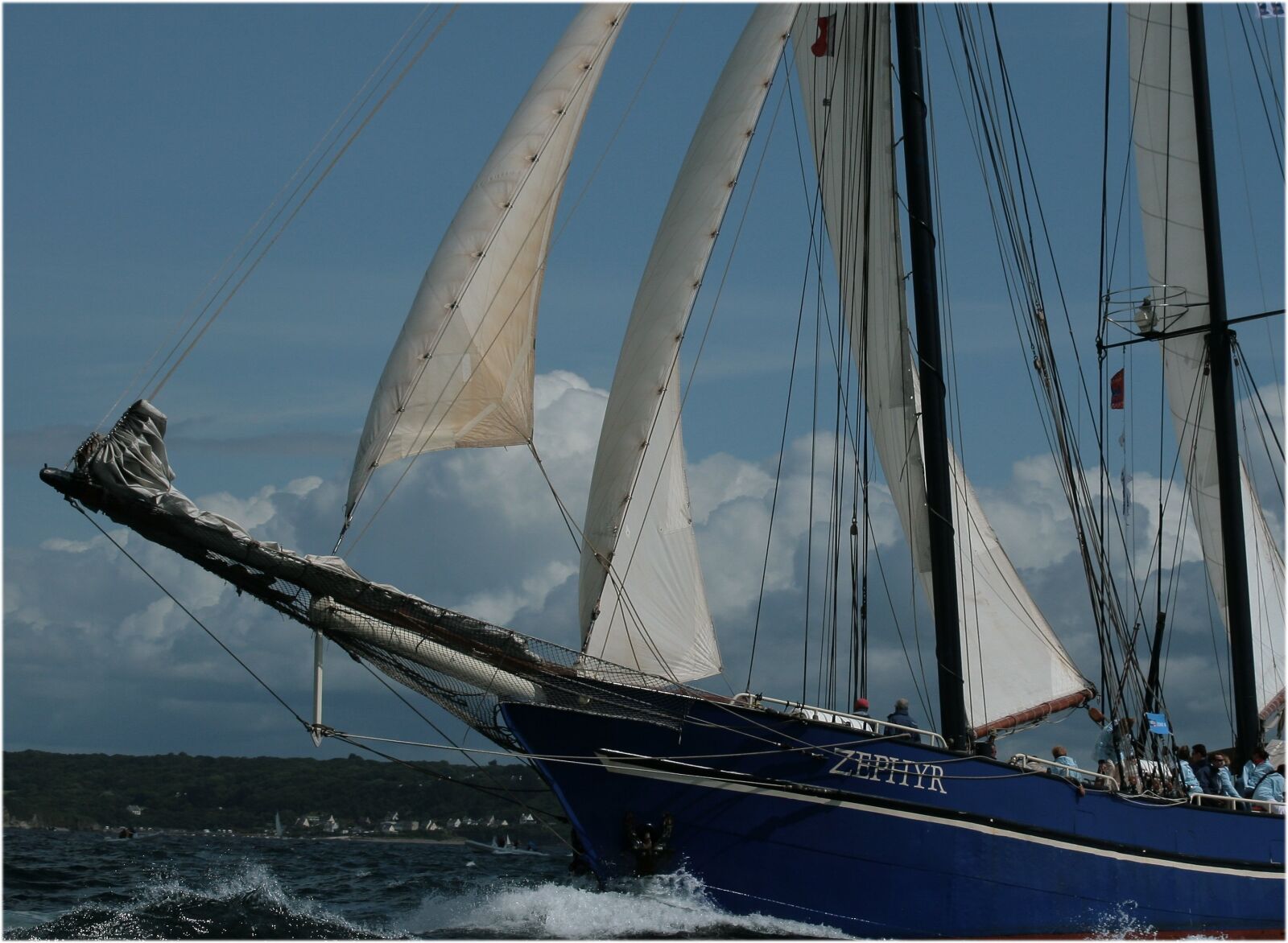 Canon EOS 400D (EOS Digital Rebel XTi / EOS Kiss Digital X) sample photo. Zephyr, sailboat, brest 2012 photography