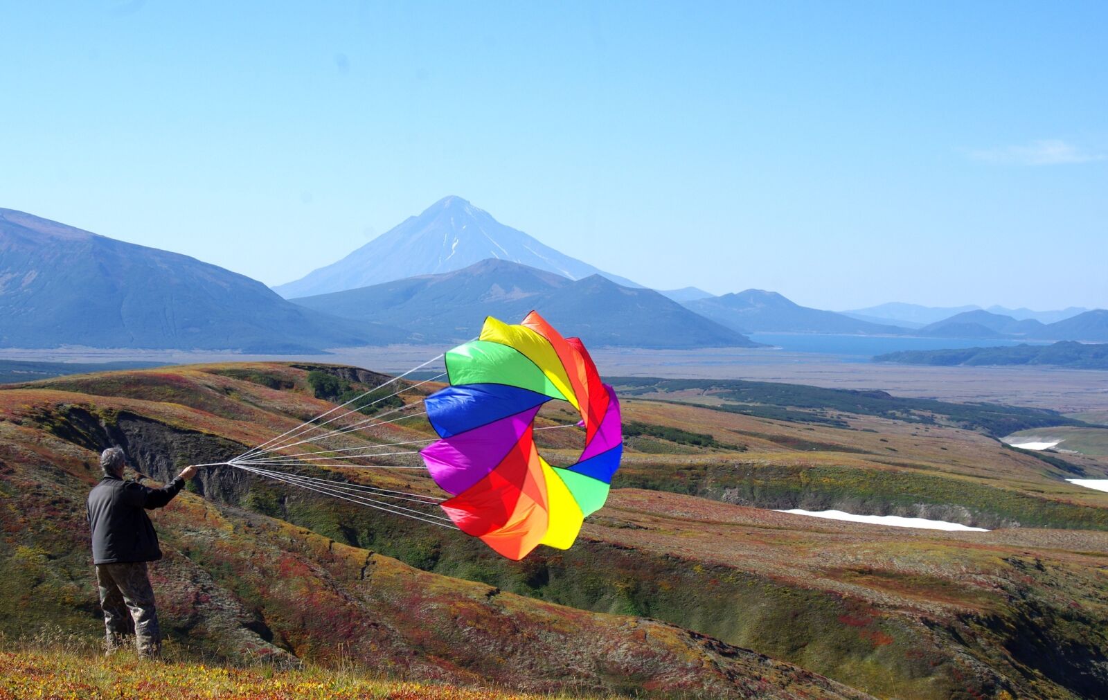 Pentax K-5 sample photo. Kite, mountain plateau, volcano photography