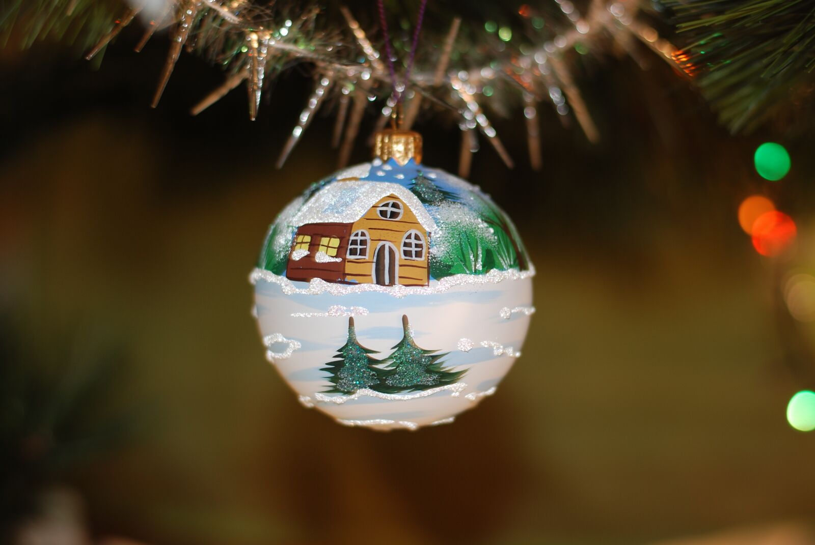 Nikon D80 sample photo. Christmas tree, ball, christmas photography