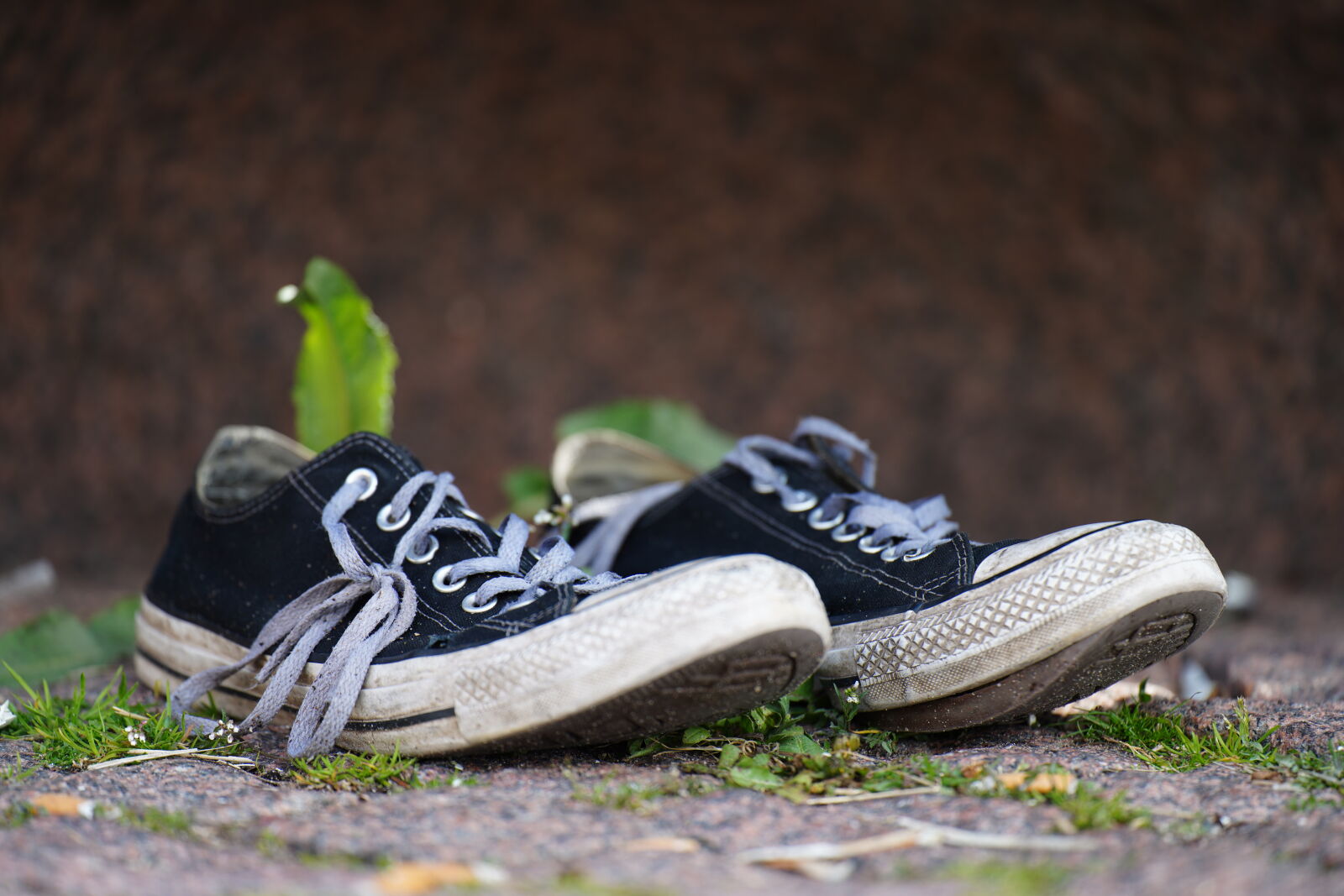 Tamron 70-180mm F2.8 Di III VXD sample photo. Shoes left behind photography