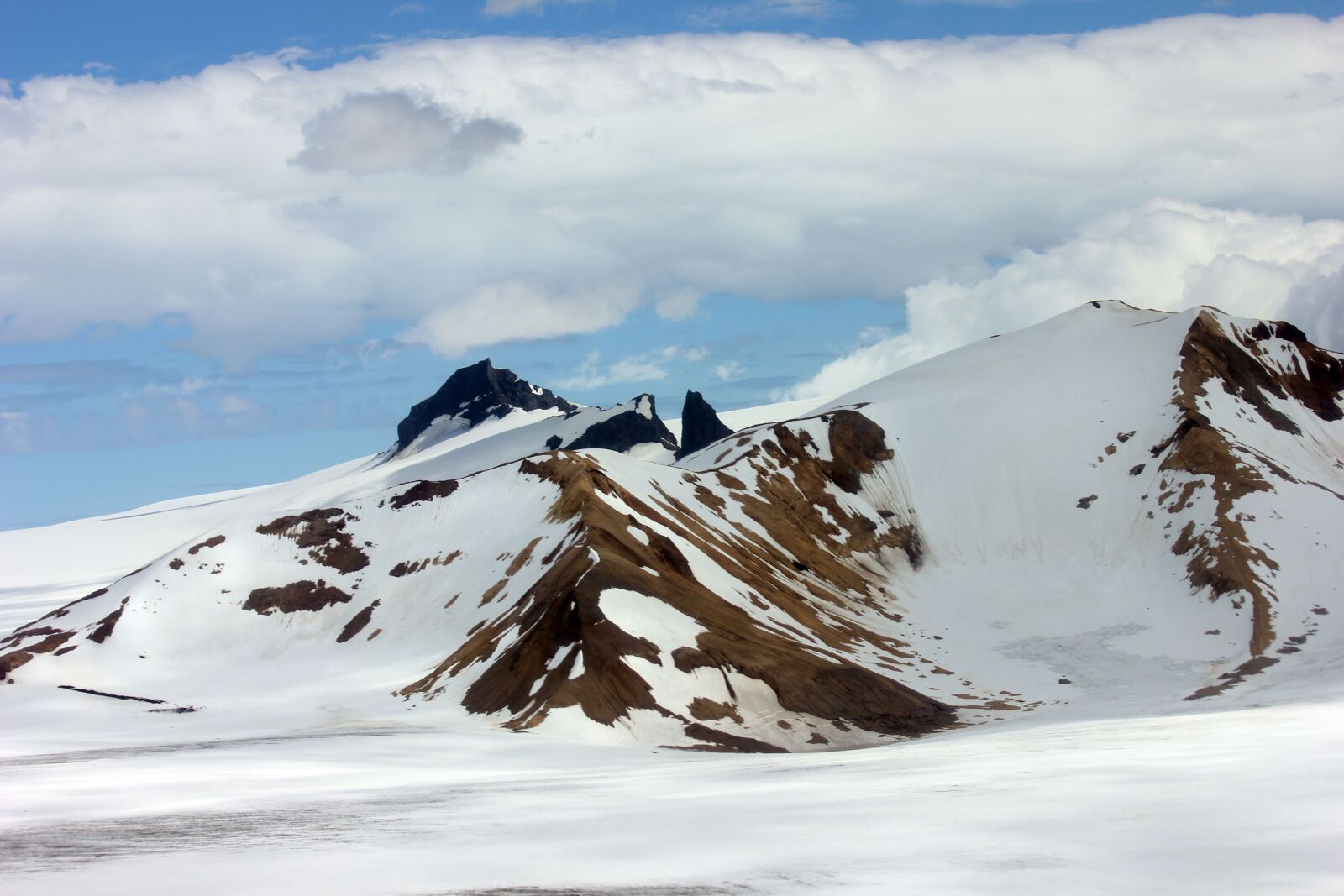 Canon EOS 550D (EOS Rebel T2i / EOS Kiss X4) sample photo. Iceland, cloud, snow photography