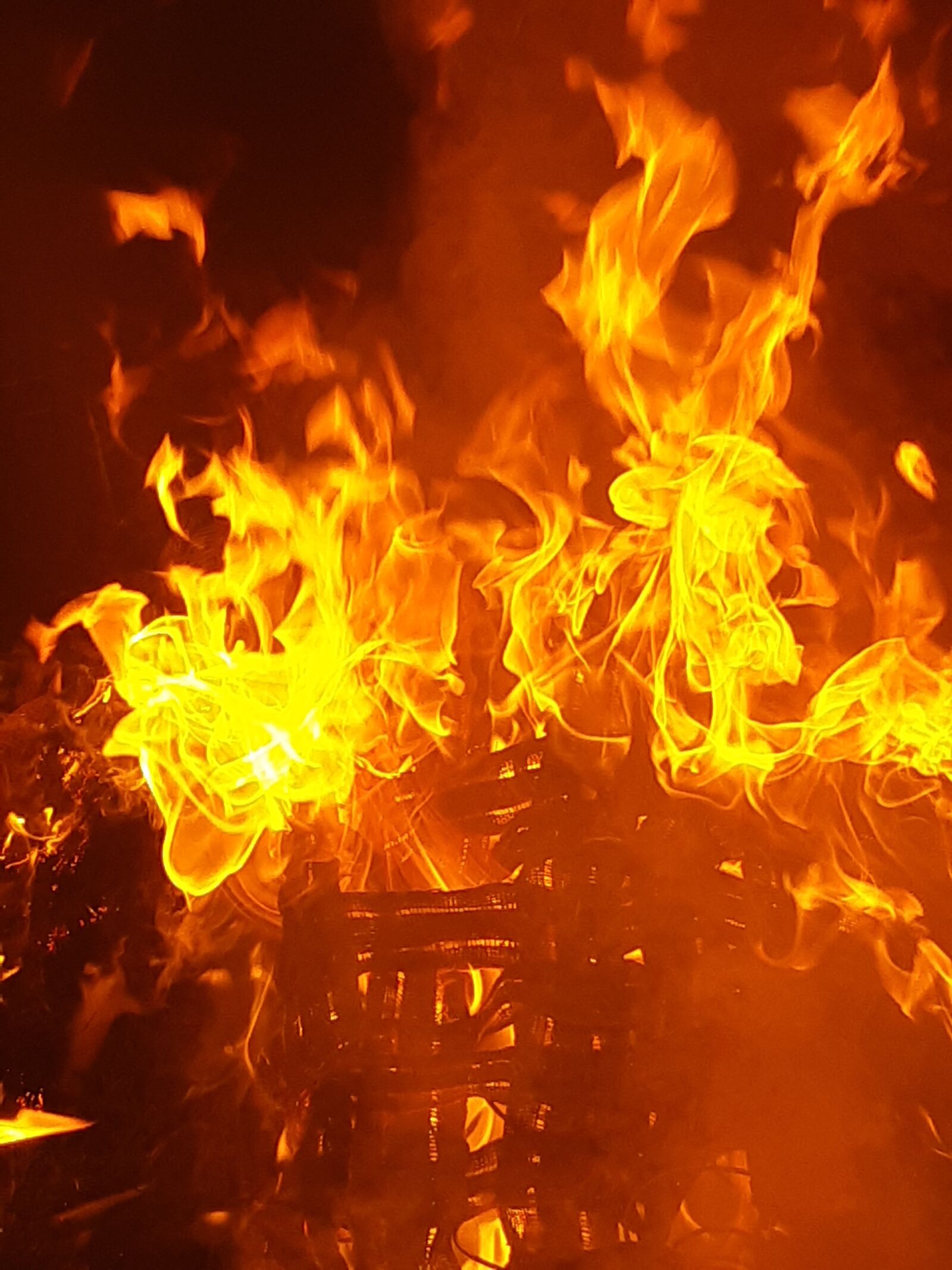 Samsung Galaxy A30 sample photo. Fire, flames, bonfire photography
