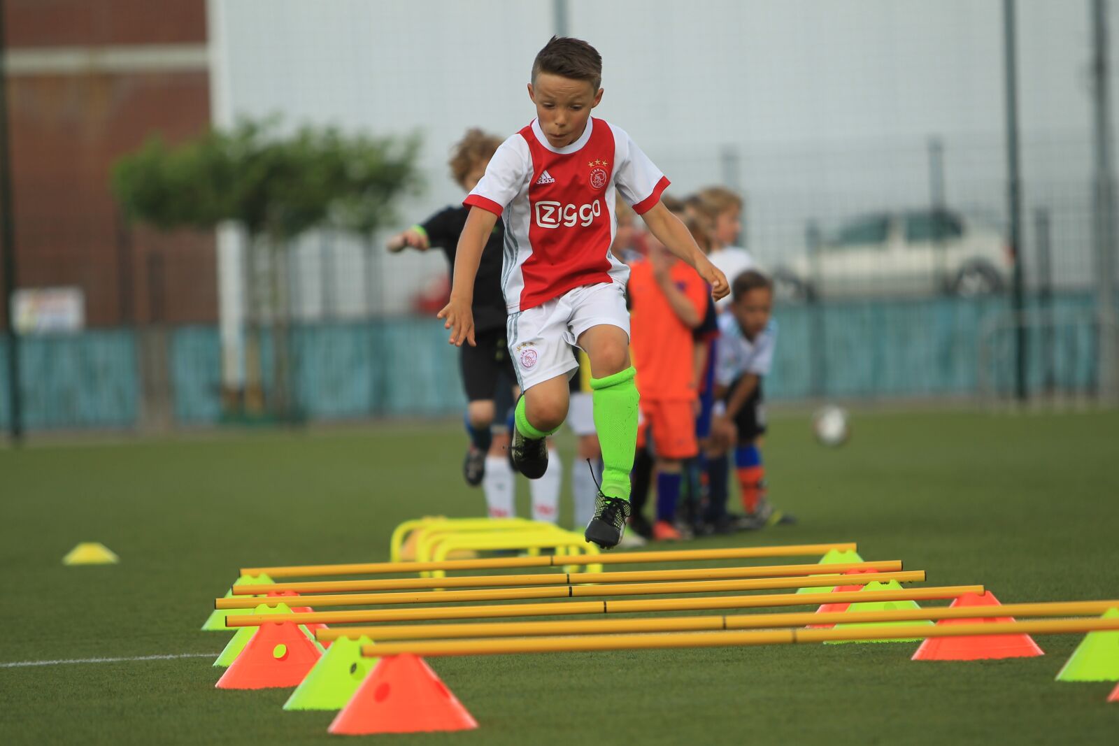 Canon EOS-1D Mark IV sample photo. Soccer player, training, pupils photography