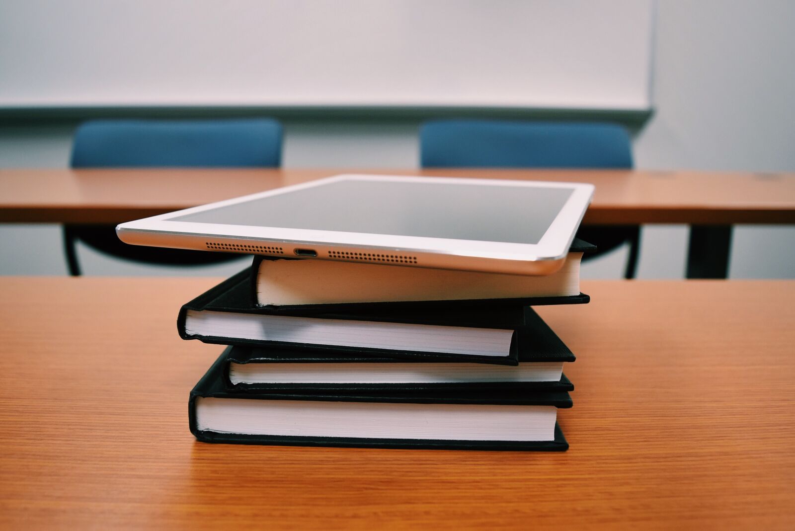 Nikon D5500 sample photo. Tablet, books, education photography