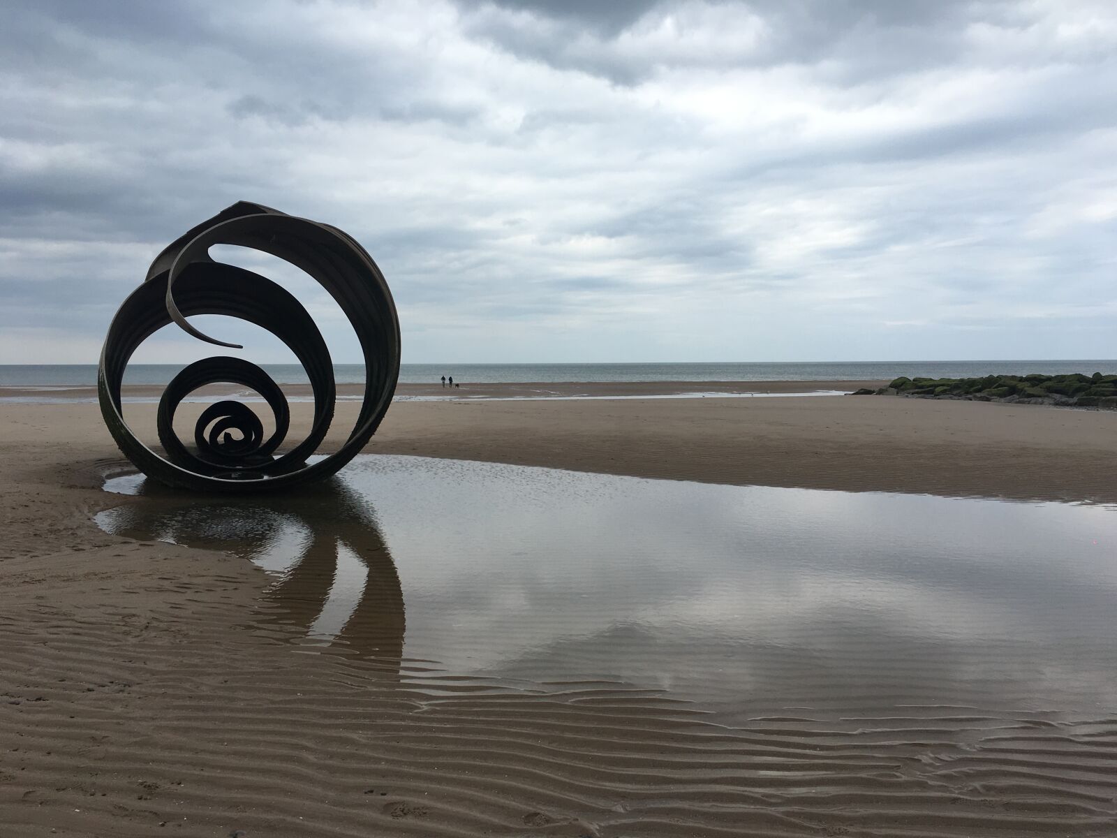 Apple iPhone 6s sample photo. Sculpture, metal, beach photography