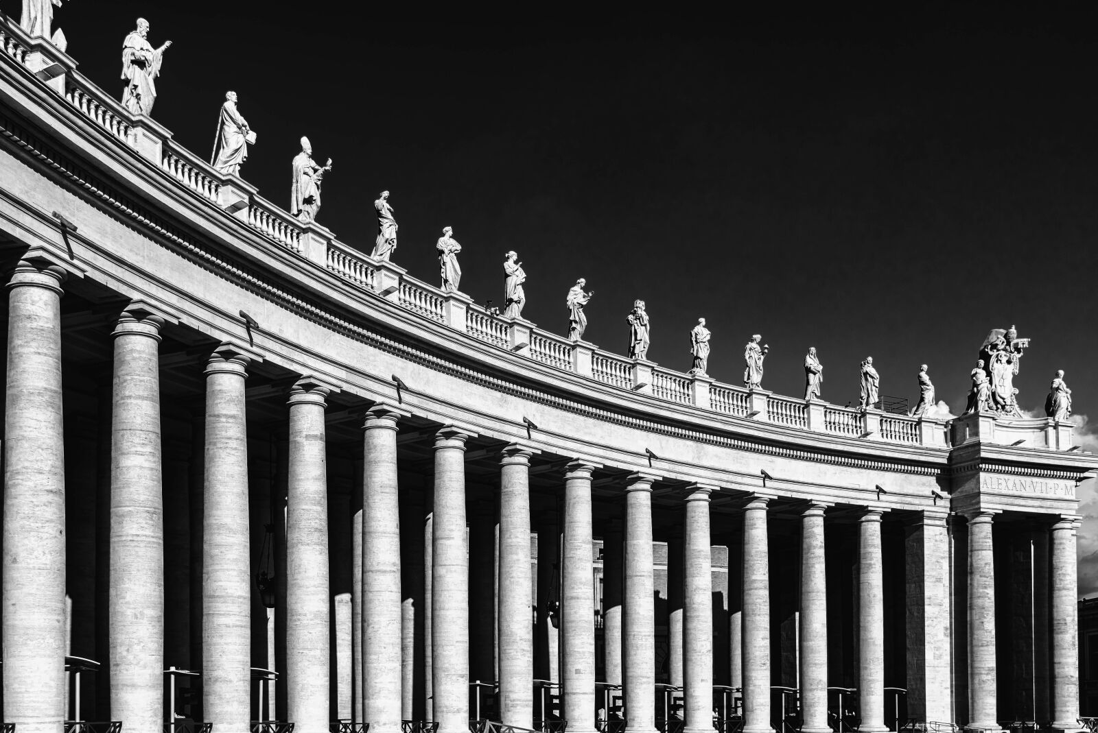 Nikon D3300 sample photo. St peter's basilica, columnar photography