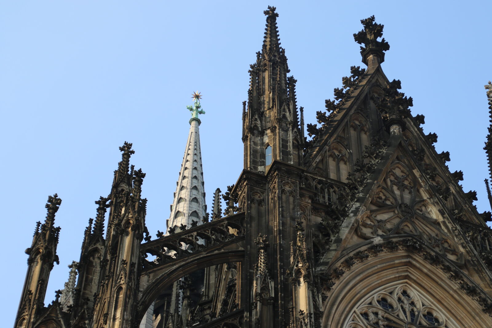Canon EOS 7D Mark II sample photo. Architecture, blue, sky, cologne photography