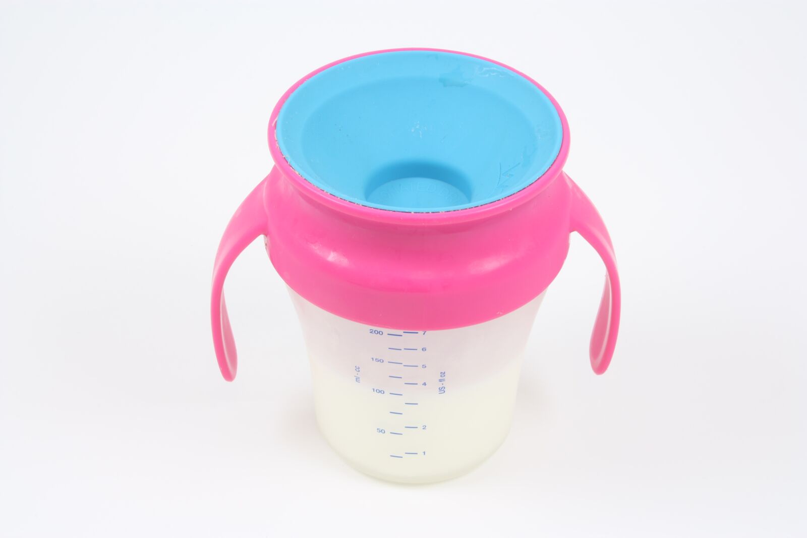 Canon EOS 450D (EOS Rebel XSi / EOS Kiss X2) sample photo. Sippy cup, infant, young photography