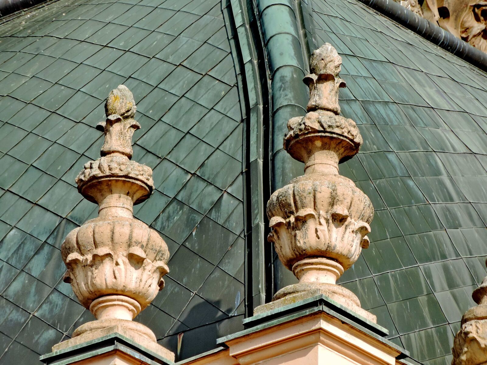 Nikon Coolpix P520 sample photo. Ornament, palace, roof, sculpture photography