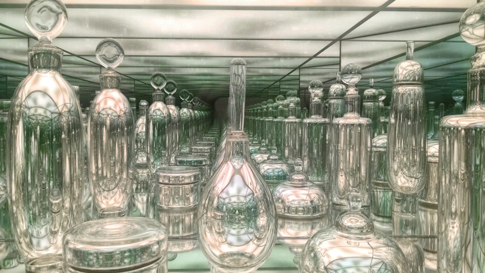Motorola Moto X (1st Gen) sample photo. Art, museum, reflection, shiny photography