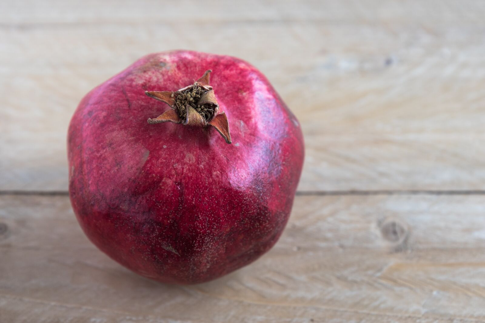 Canon EOS 7D Mark II sample photo. Pomegranate, fruit, exotic fruit photography