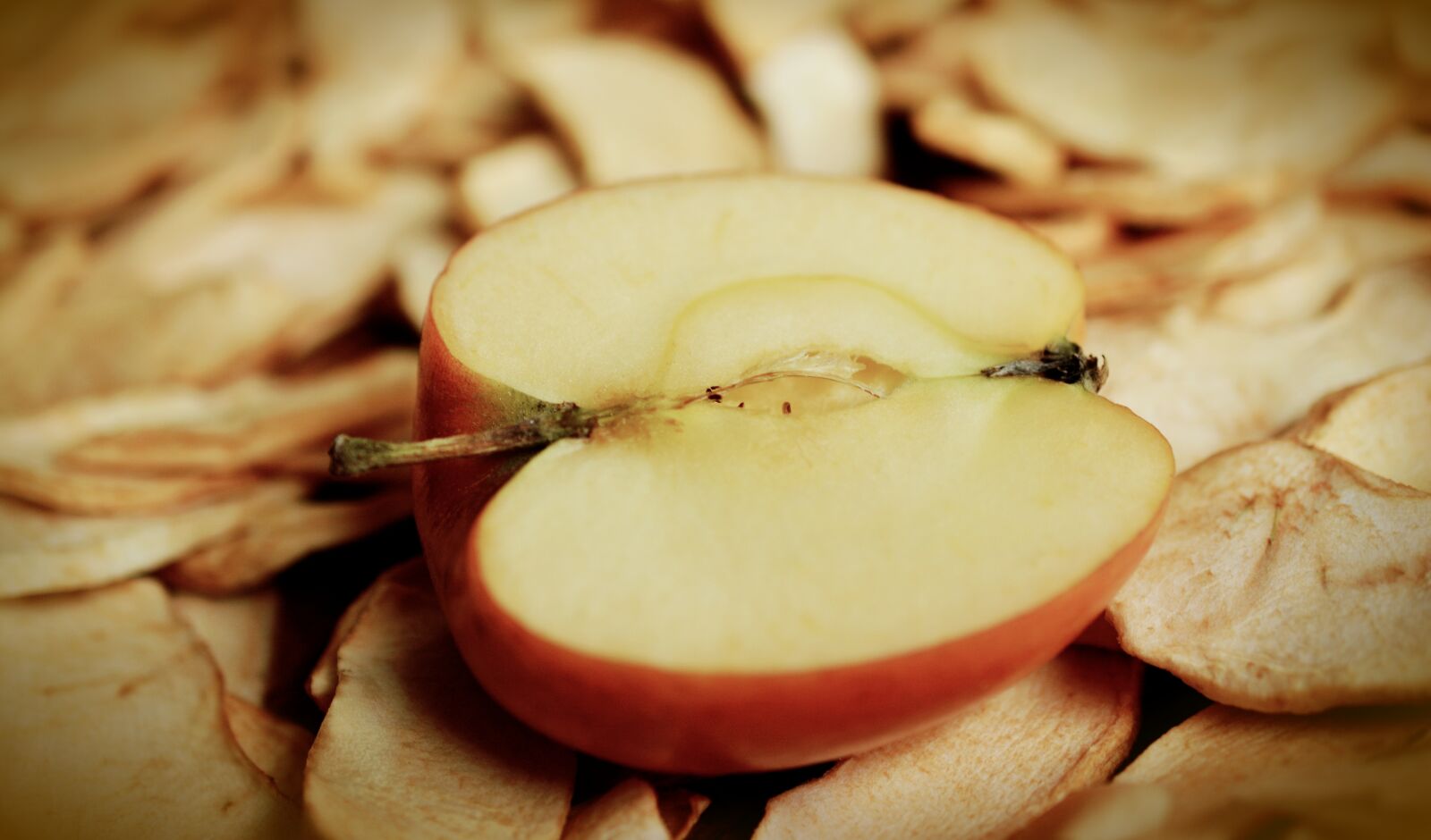 Nikon D5200 sample photo. Apple, apple half, core photography